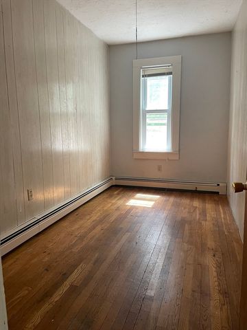 4 Prince St 1, Plymouth, MA 02360