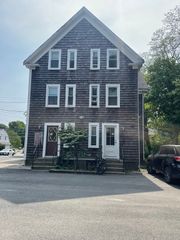 4 Prince St 1, Plymouth, MA 02360