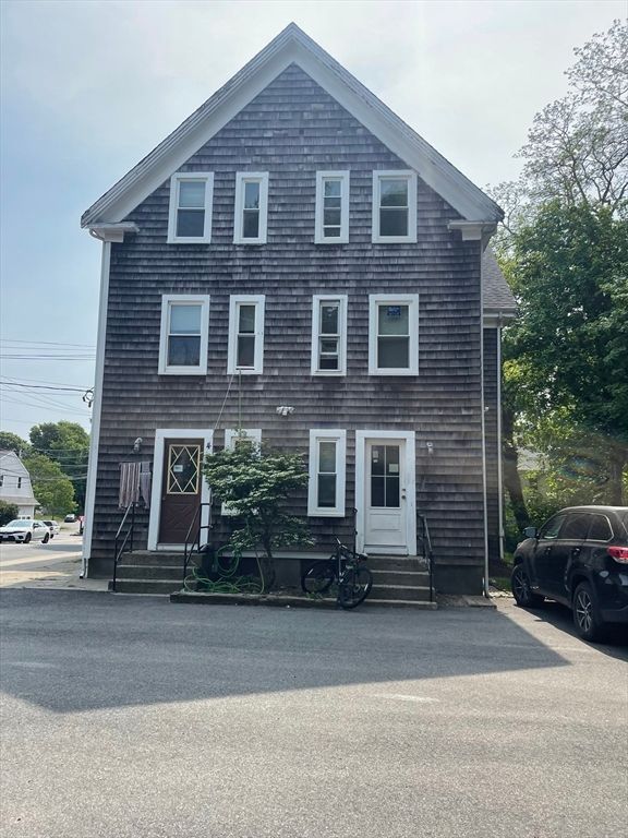4 Prince St 1, Plymouth, MA 02360