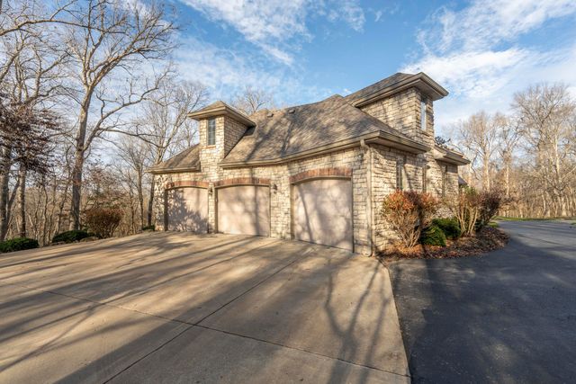 2907 S Ridgewood Lane, Springfield, MO 65809