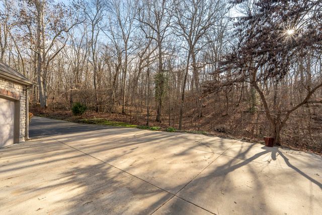 2907 S Ridgewood Lane, Springfield, MO 65809