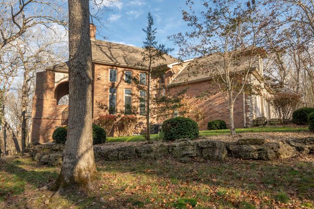 2907 S Ridgewood Lane, Springfield, MO 65809