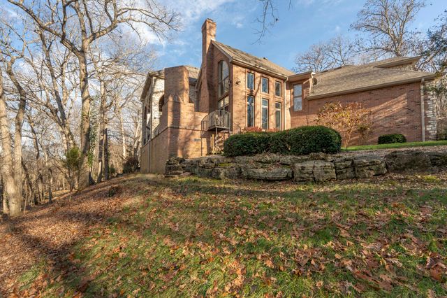 2907 S Ridgewood Lane, Springfield, MO 65809