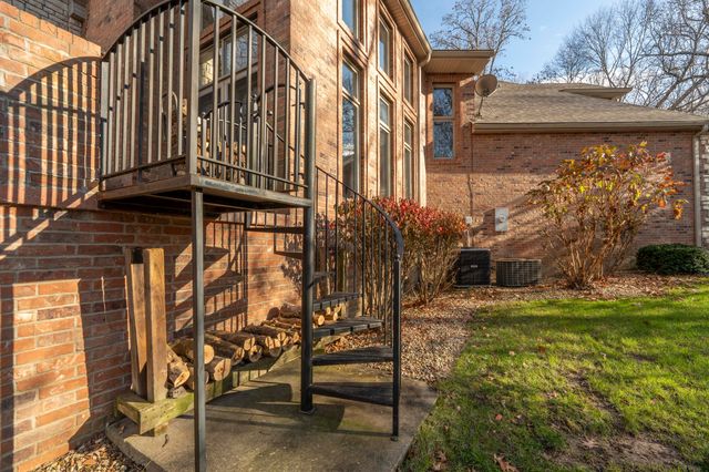 2907 S Ridgewood Lane, Springfield, MO 65809