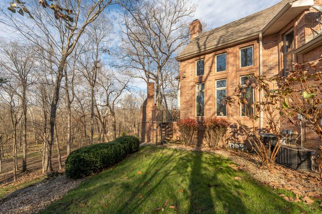 2907 S Ridgewood Lane, Springfield, MO 65809