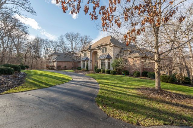 2907 S Ridgewood Lane, Springfield, MO 65809