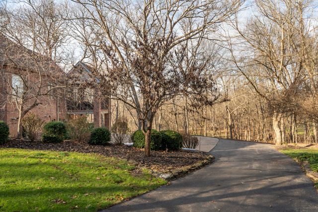 2907 S Ridgewood Lane, Springfield, MO 65809