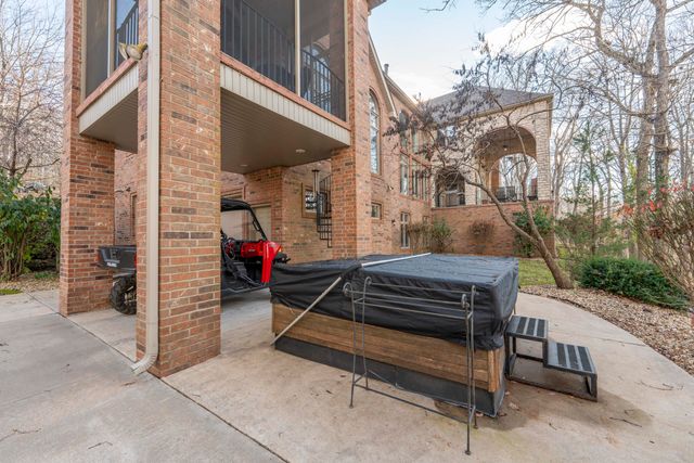 2907 S Ridgewood Lane, Springfield, MO 65809