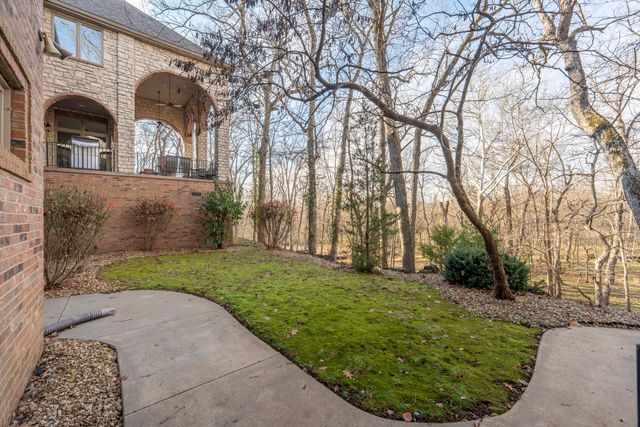 2907 S Ridgewood Lane, Springfield, MO 65809