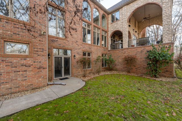 2907 S Ridgewood Lane, Springfield, MO 65809