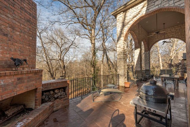 2907 S Ridgewood Lane, Springfield, MO 65809