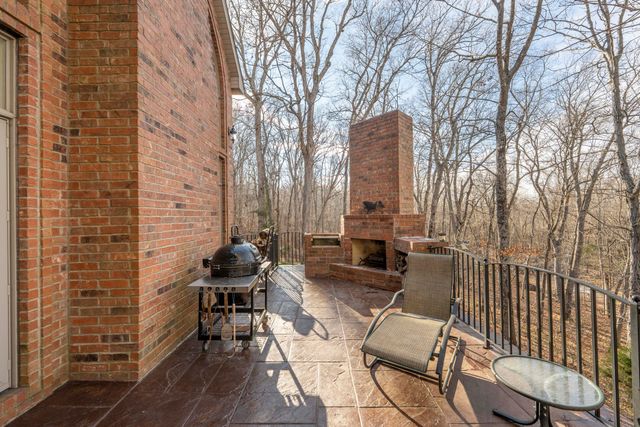 2907 S Ridgewood Lane, Springfield, MO 65809