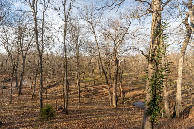 2907 S Ridgewood Lane, Springfield, MO 65809