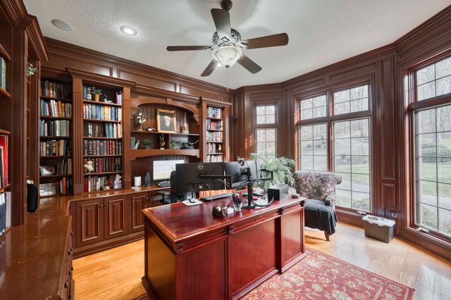 2907 S Ridgewood Lane, Springfield, MO 65809