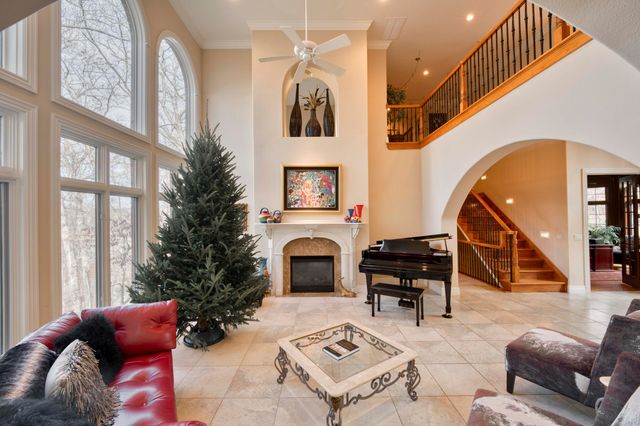 2907 S Ridgewood Lane, Springfield, MO 65809