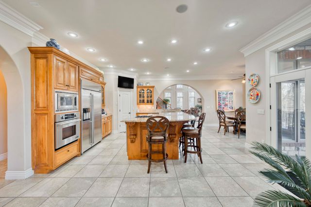 2907 S Ridgewood Lane, Springfield, MO 65809