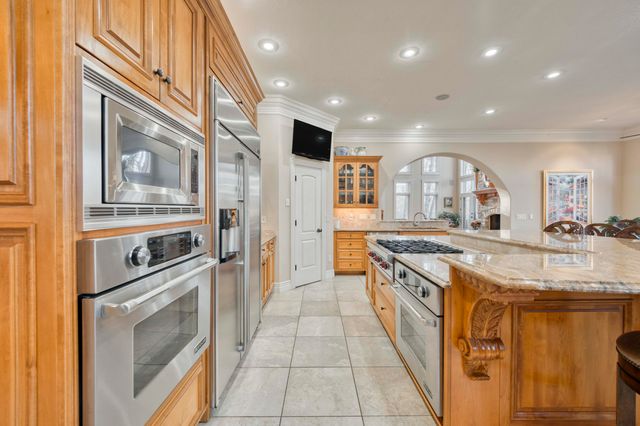 2907 S Ridgewood Lane, Springfield, MO 65809