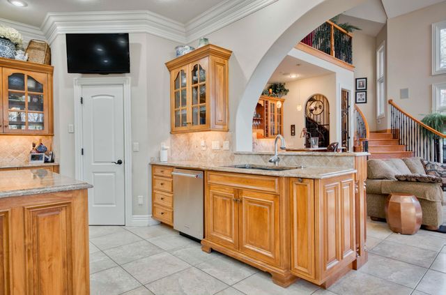 2907 S Ridgewood Lane, Springfield, MO 65809