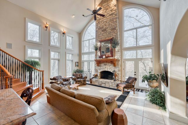 2907 S Ridgewood Lane, Springfield, MO 65809