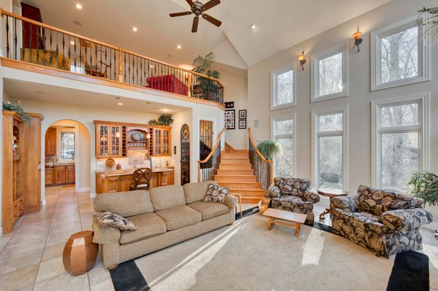 2907 S Ridgewood Lane, Springfield, MO 65809