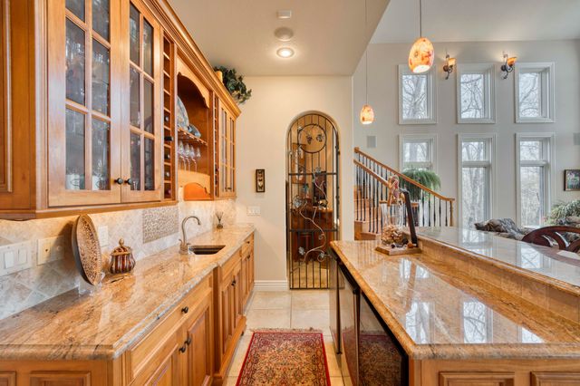 2907 S Ridgewood Lane, Springfield, MO 65809