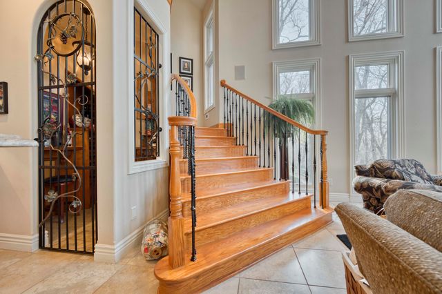 2907 S Ridgewood Lane, Springfield, MO 65809