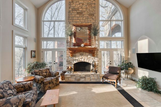 2907 S Ridgewood Lane, Springfield, MO 65809