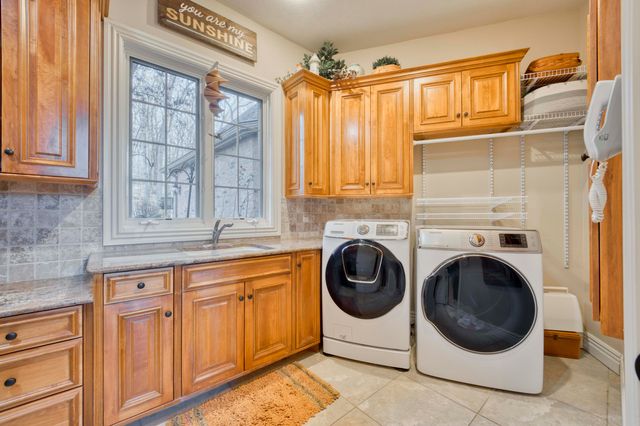 2907 S Ridgewood Lane, Springfield, MO 65809