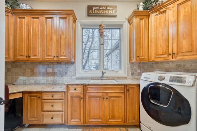 2907 S Ridgewood Lane, Springfield, MO 65809