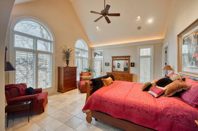 2907 S Ridgewood Lane, Springfield, MO 65809