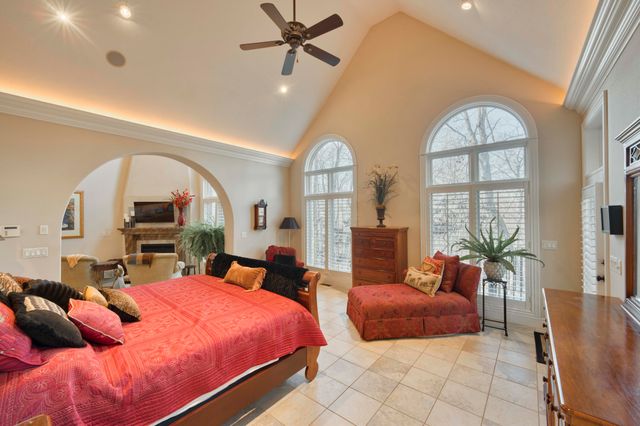 2907 S Ridgewood Lane, Springfield, MO 65809