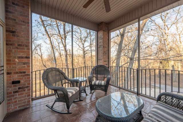 2907 S Ridgewood Lane, Springfield, MO 65809