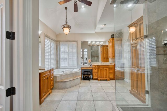 2907 S Ridgewood Lane, Springfield, MO 65809