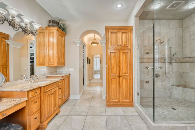 2907 S Ridgewood Lane, Springfield, MO 65809