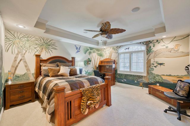 2907 S Ridgewood Lane, Springfield, MO 65809