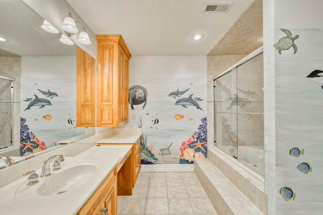 2907 S Ridgewood Lane, Springfield, MO 65809