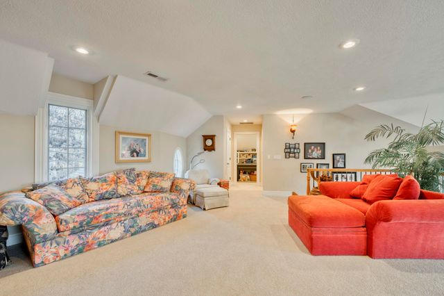 2907 S Ridgewood Lane, Springfield, MO 65809