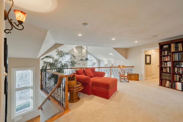 2907 S Ridgewood Lane, Springfield, MO 65809