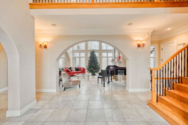 2907 S Ridgewood Lane, Springfield, MO 65809