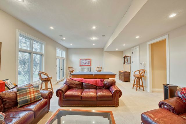 2907 S Ridgewood Lane, Springfield, MO 65809