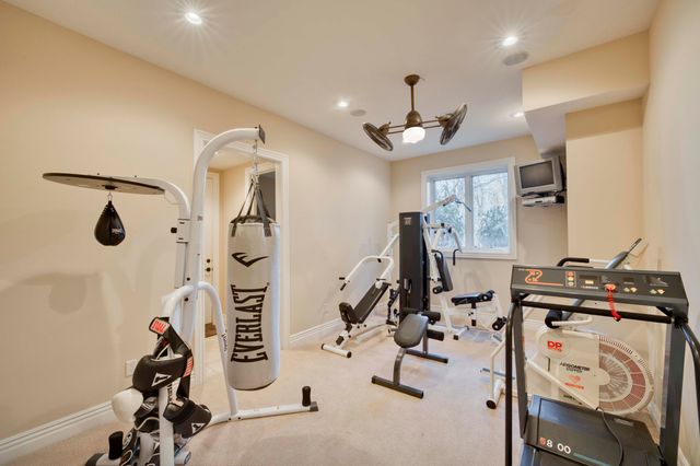 2907 S Ridgewood Lane, Springfield, MO 65809