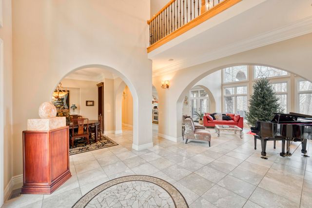 2907 S Ridgewood Lane, Springfield, MO 65809