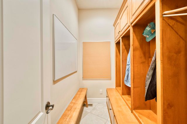 2907 S Ridgewood Lane, Springfield, MO 65809