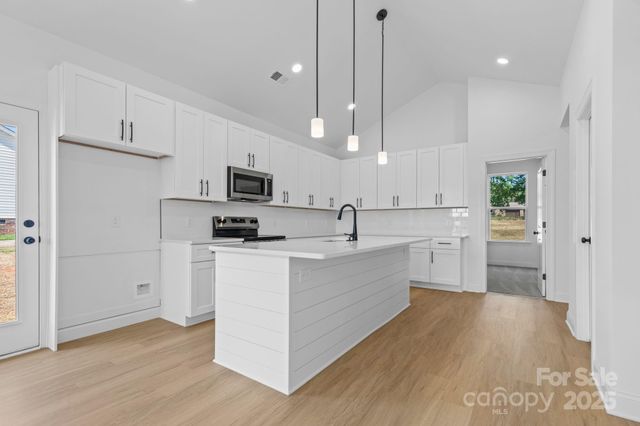 113 E Edinburgh Court, Statesville, NC 28625