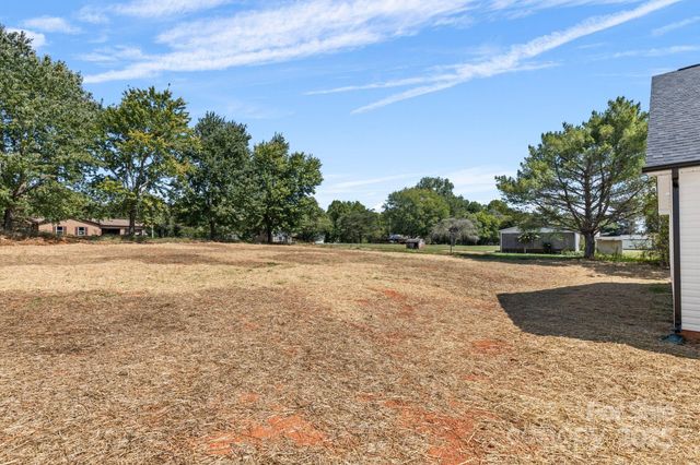 113 E Edinburgh Court, Statesville, NC 28625
