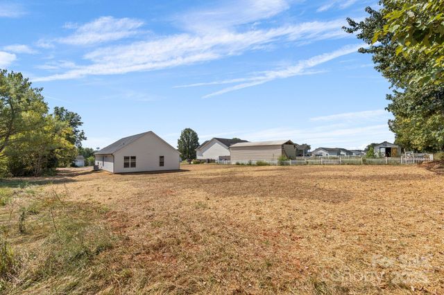 113 E Edinburgh Court, Statesville, NC 28625