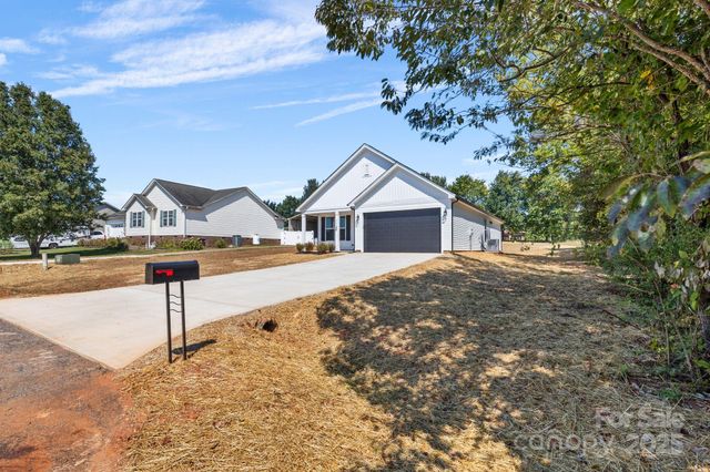 113 E Edinburgh Court, Statesville, NC 28625