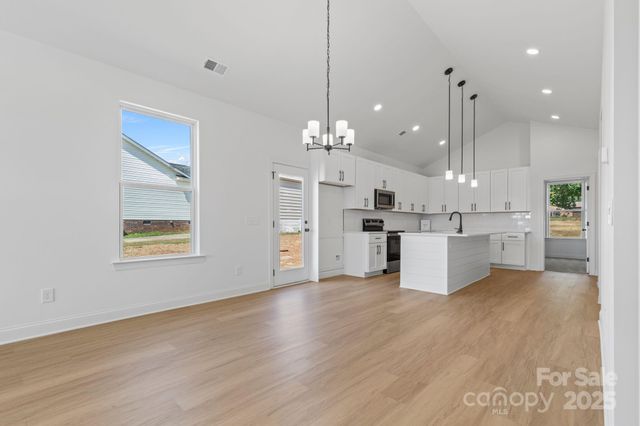 113 E Edinburgh Court, Statesville, NC 28625
