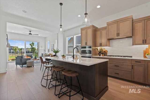 677 N Morning Glory Ave, Eagle, ID 83616