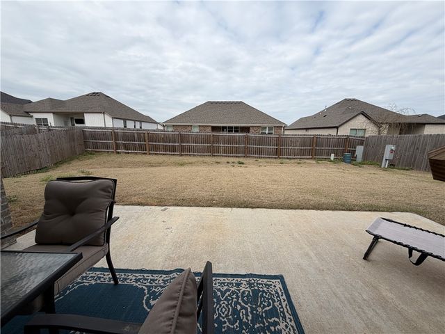 2739 Angels Road, Fayetteville, AR 72701